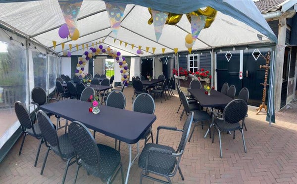 Tafels en stoelen