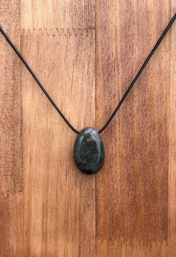 Mosagaat ketting hanger aan koord