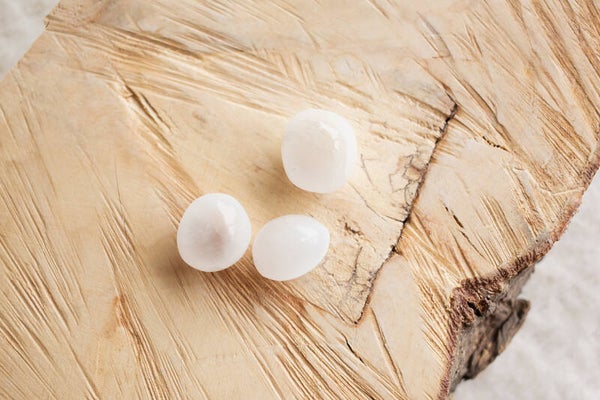 Satijnspaat trommelsteen