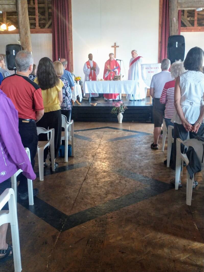 Eucharistie lors d&#039;une Journée Pentecôte (St-Hilaire-de-Dorset, 2024).
