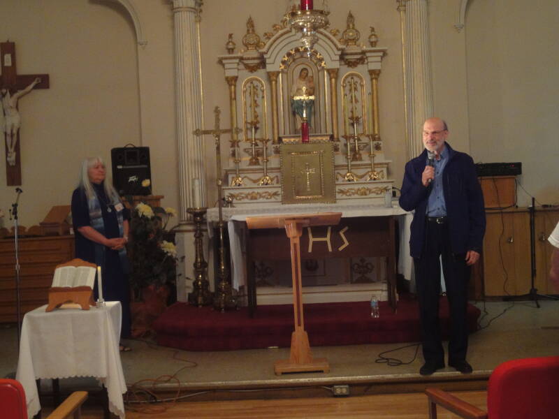 Bénédiction au début de la journée, par le curé André Gélinas (Victoriaville, 2016).