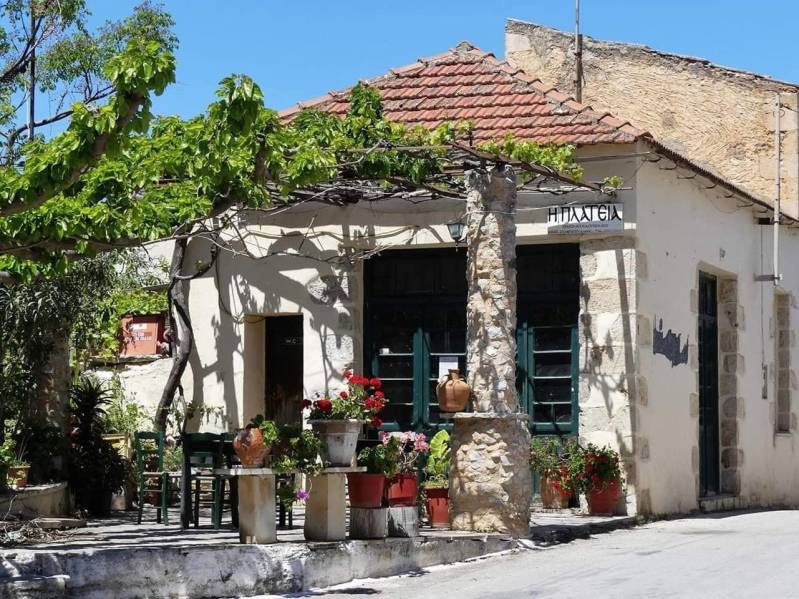 Kefalas, Kreta, Taverne