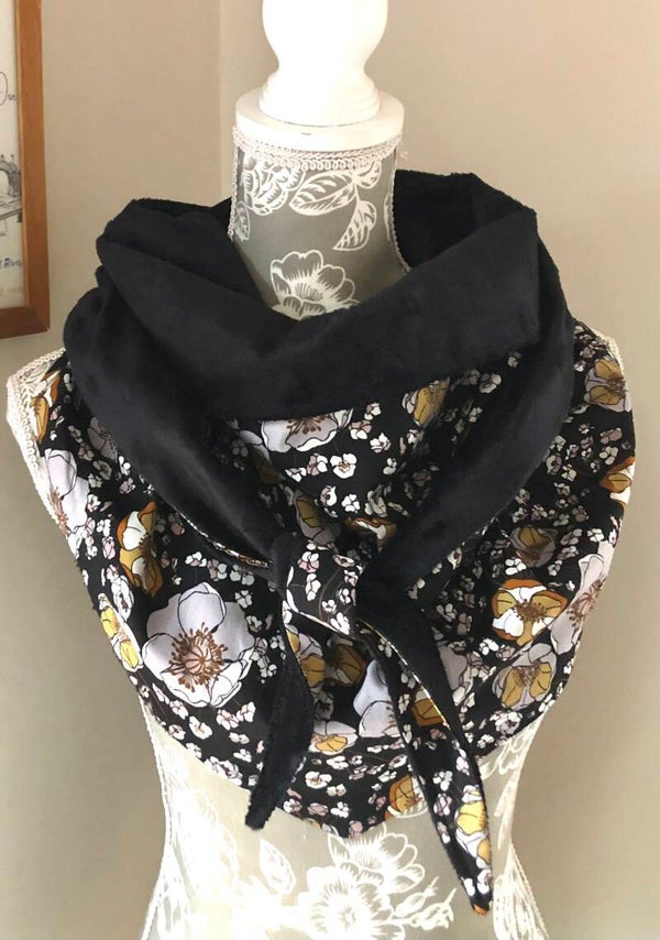 Chèche femme en coton à fleurs noir/gris/camel doublé polaire cœurs noir