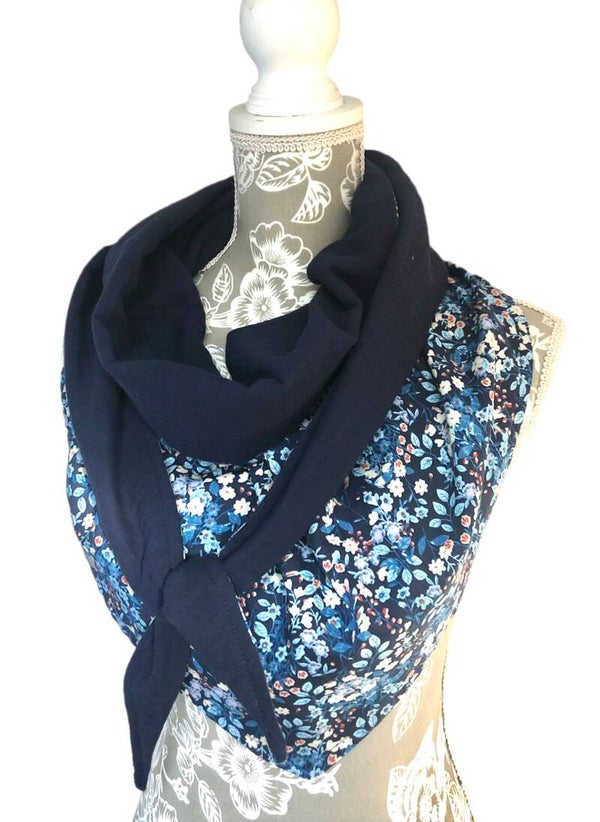 Chèche femme en coton fleuri bleu marine rouge et blanc