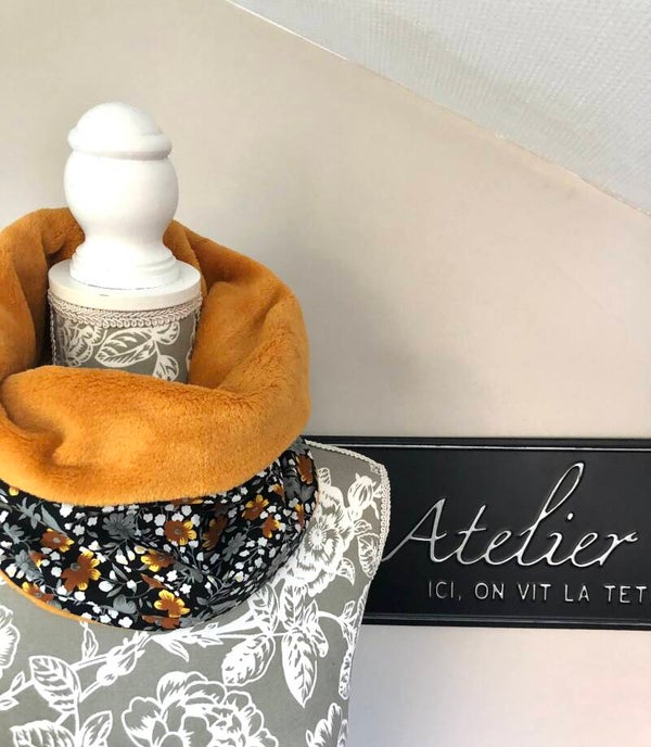Snood fleuri doublure camel