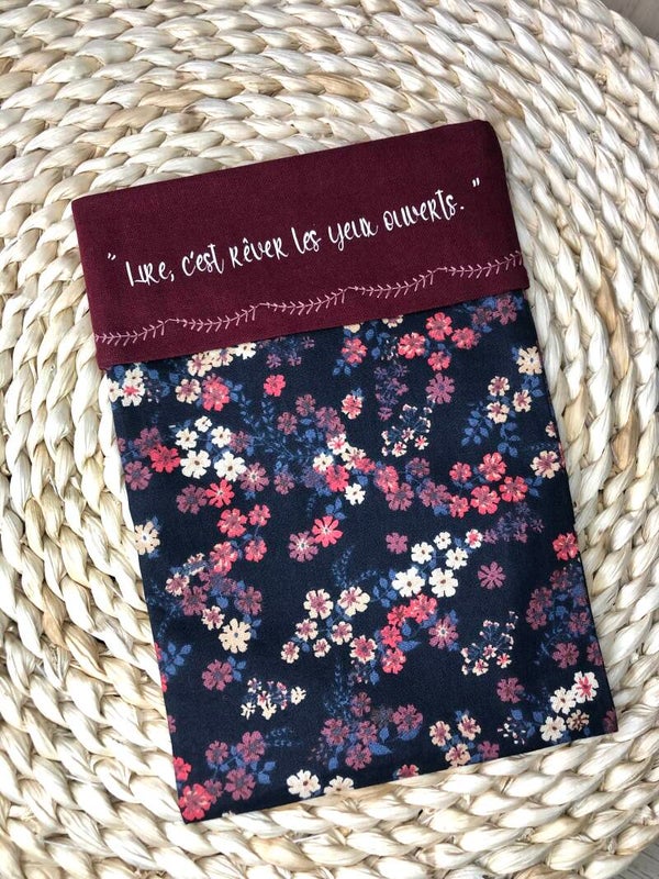 Pochette livre de poche fleuri bordeaux, rose et gris