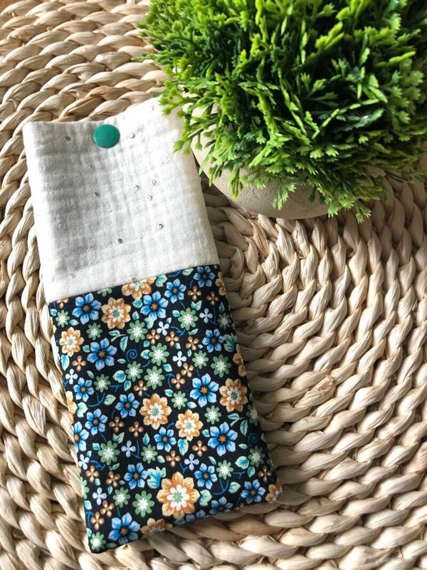 Etui à lunettes petites fleurs vert/bleu/orange simili cuir vert
