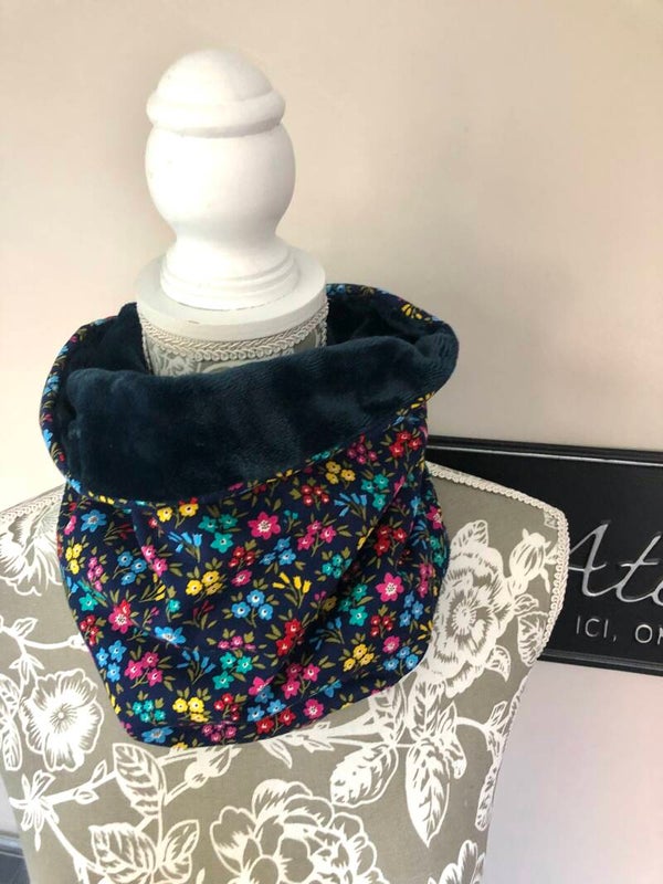 Snood fleuri multicolore doublure bleu marine