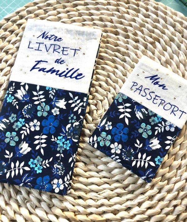 Pochette passeport fleurie tons bleu
