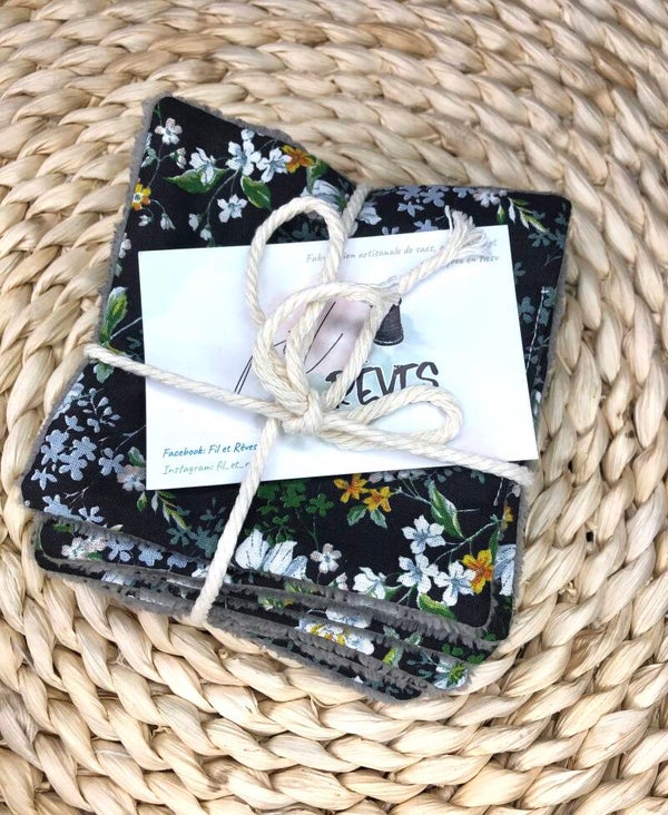 Lingettes démaquillantes lavables imprimé fleuri gris foncé blanc et jaune éponge grise