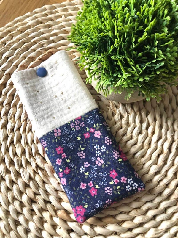 Etui à lunettes fleuri rose et bleu marine simili cuir rose foncé