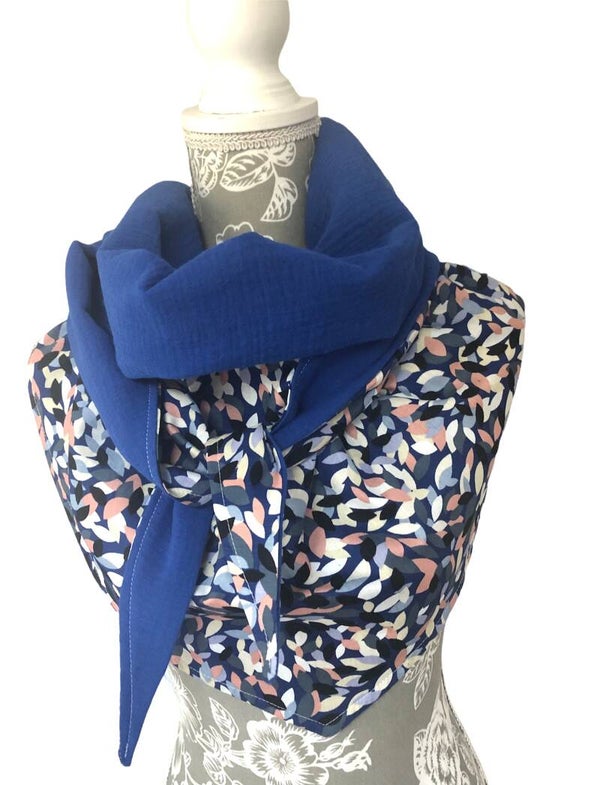 Chèche femme en coton imprimé feuilles / bleu roi