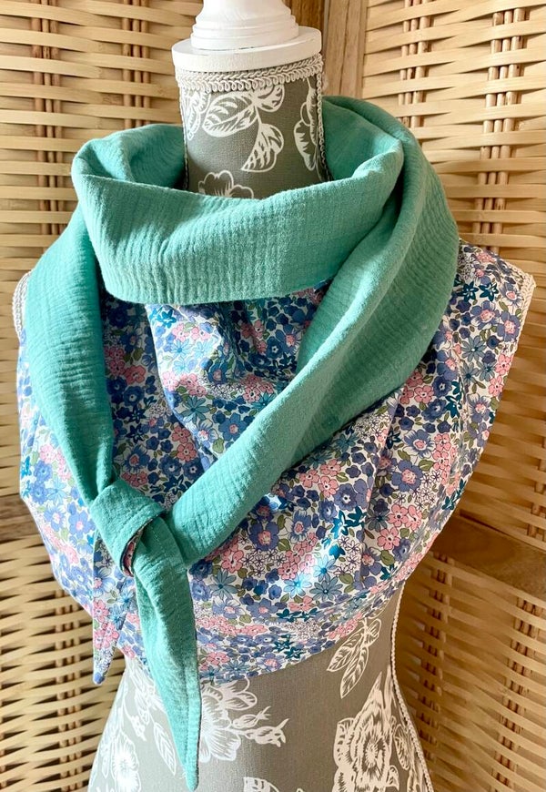 Chèche femme en coton imprimé bleu rose vert doublure vert d’eau