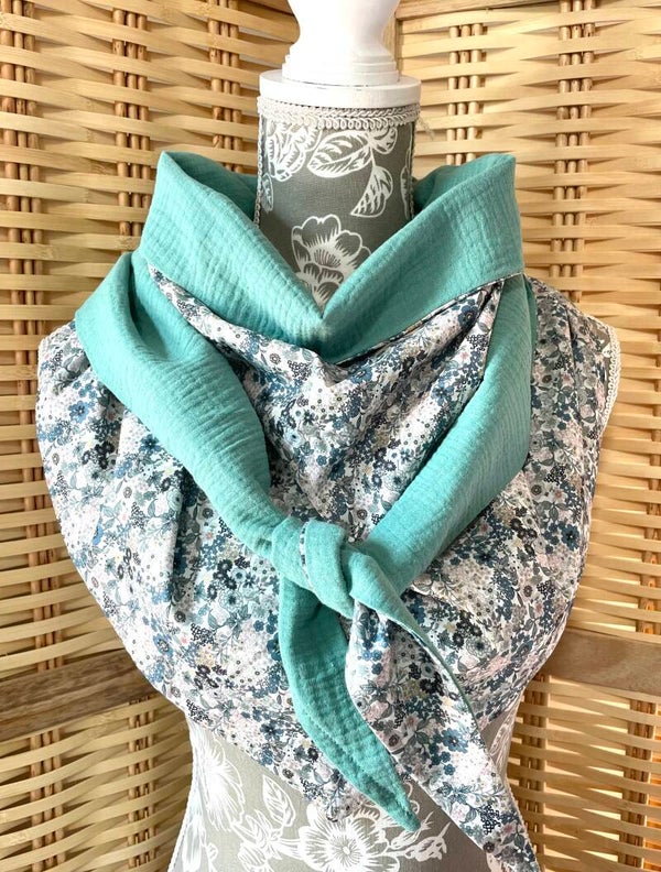 Chèche femme en coton imprimé fleuri / tons vert bleu