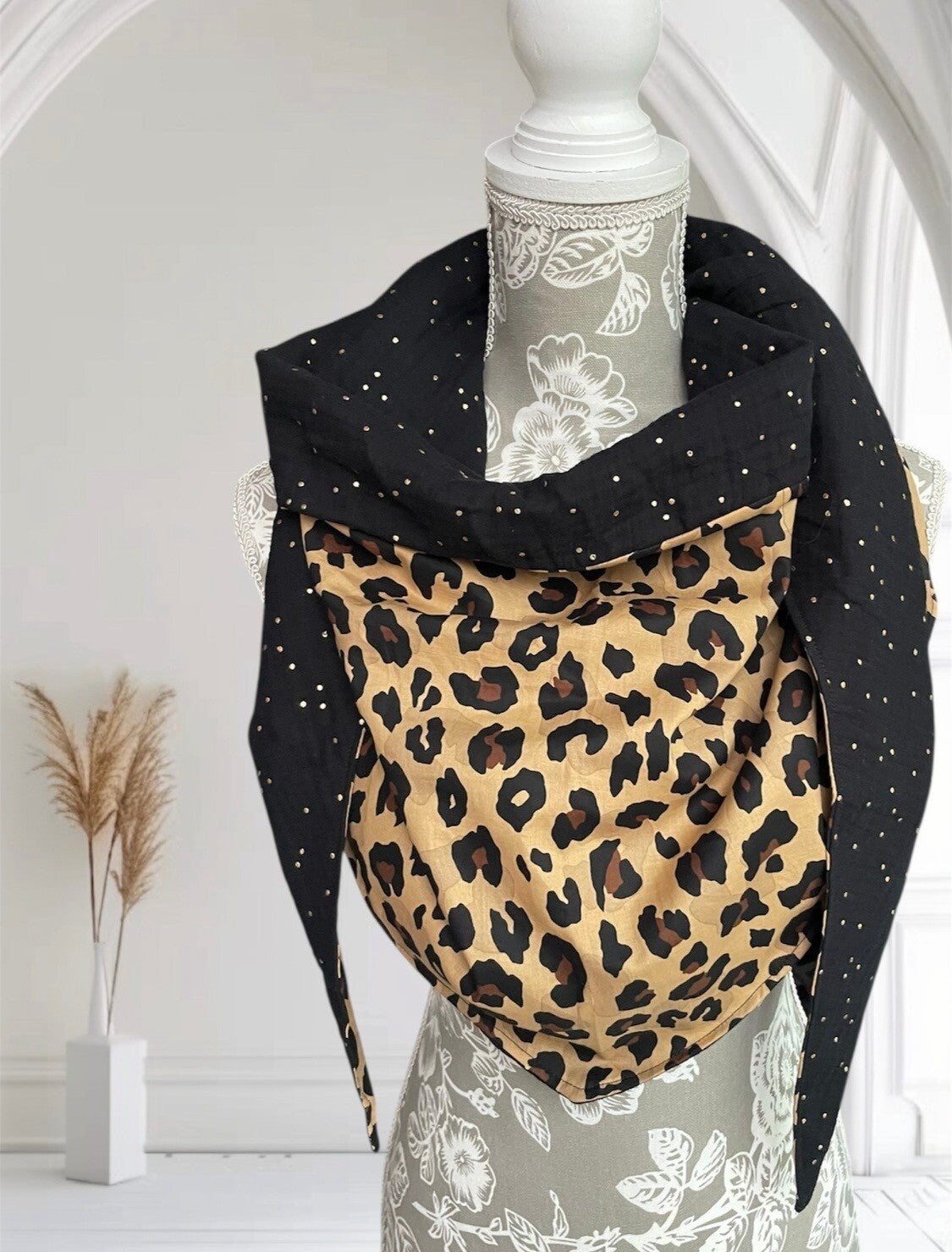 Chèche femme en coton léopard double gaze noire