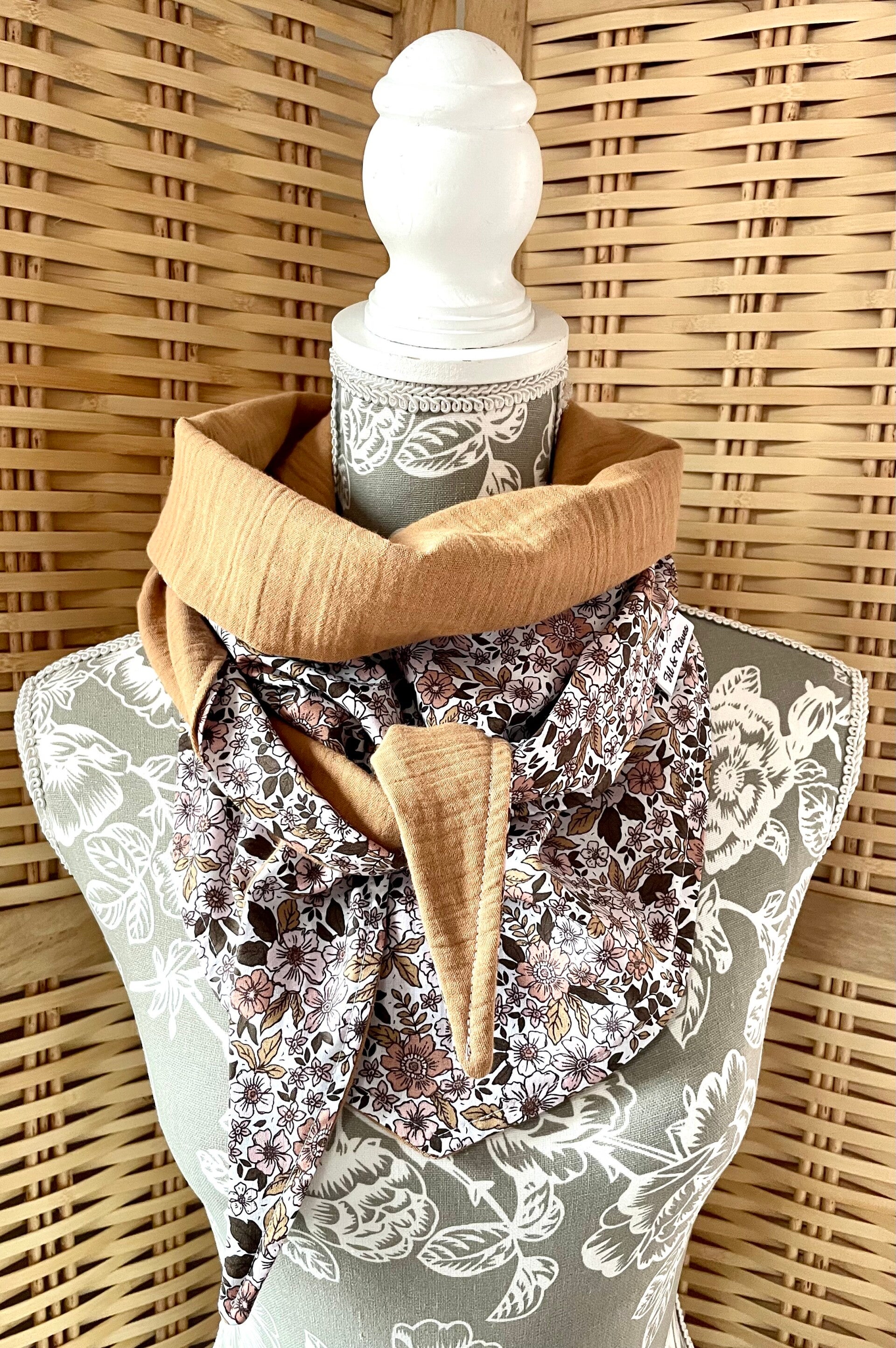 Chèche enfant en coton fleuri tons sépia doublure camel