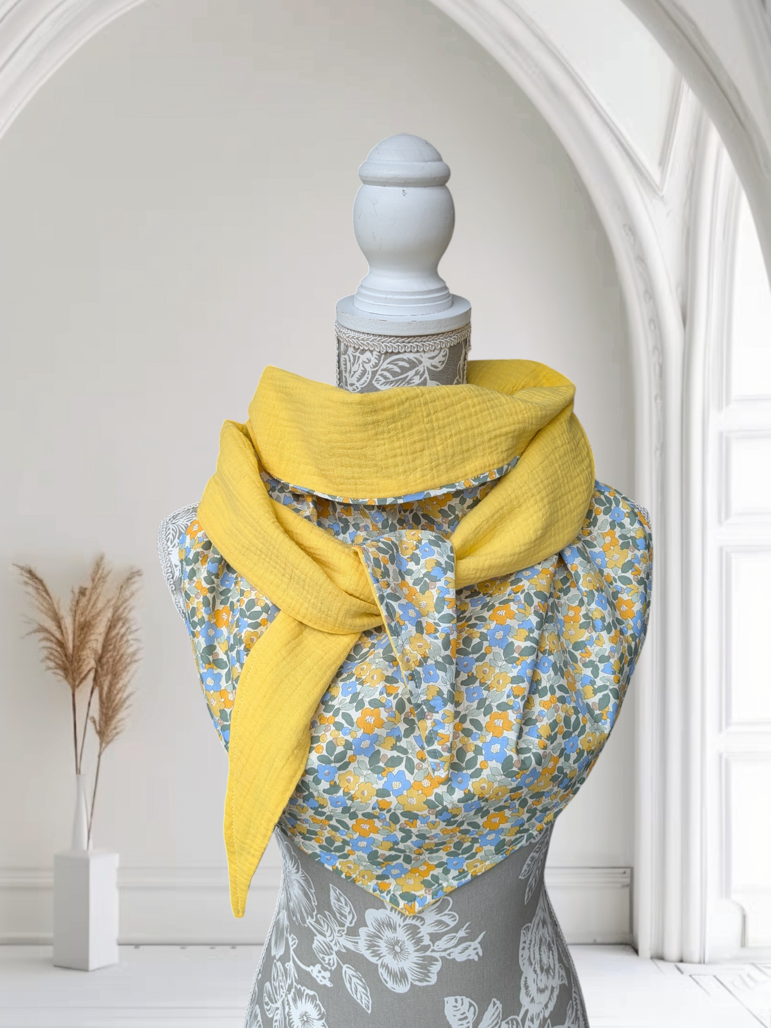 Chèche femme en coton fleuri doublure jaune