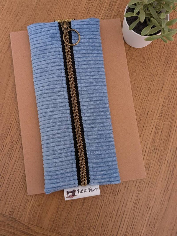 Trousse velours à élastique bleu clair