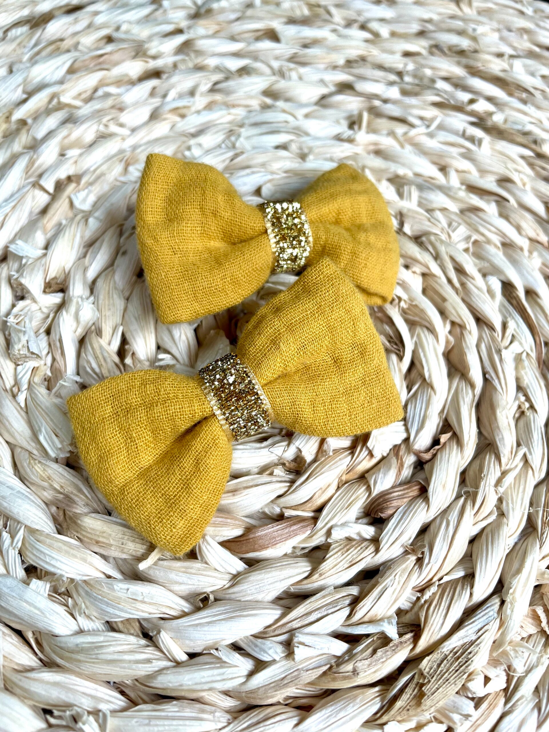 Barrette en tissu moutarde