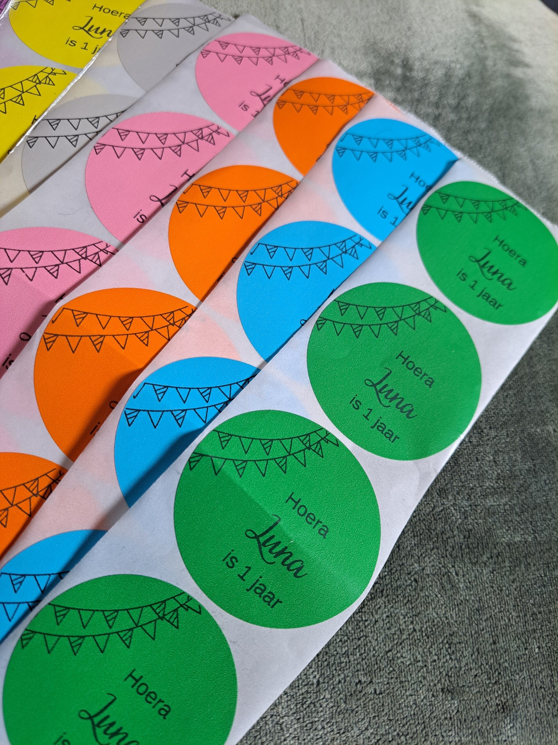 Gepersonaliseerde naam sticker jarig