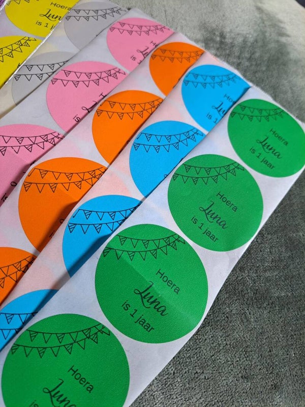 Gepersonaliseerde naam sticker jarig