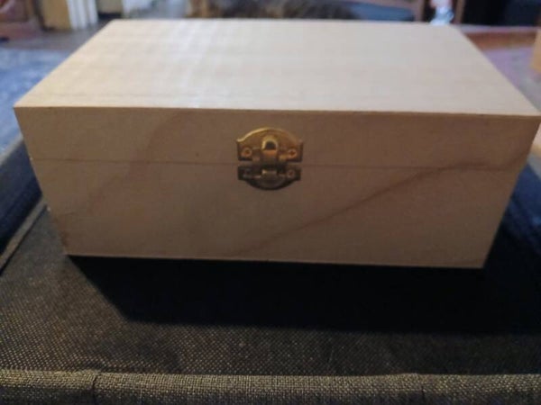 Medium wooden box