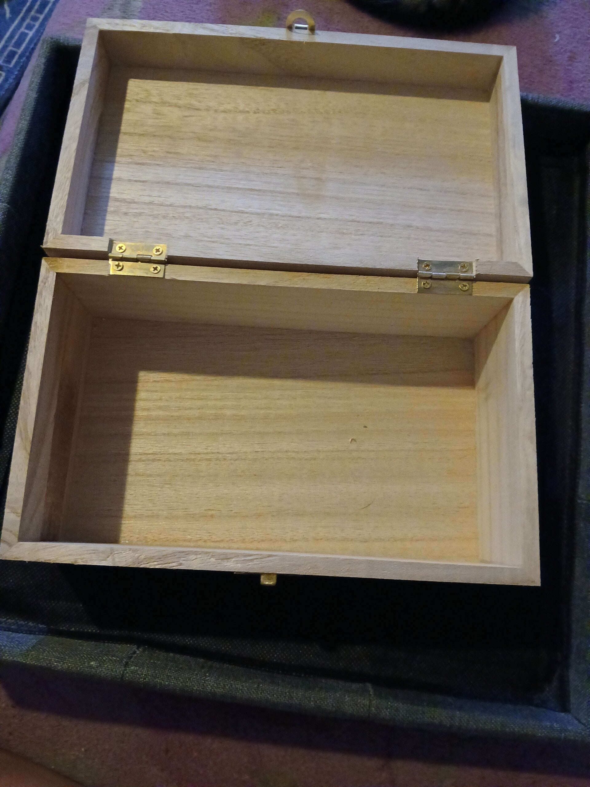 Medium wooden box