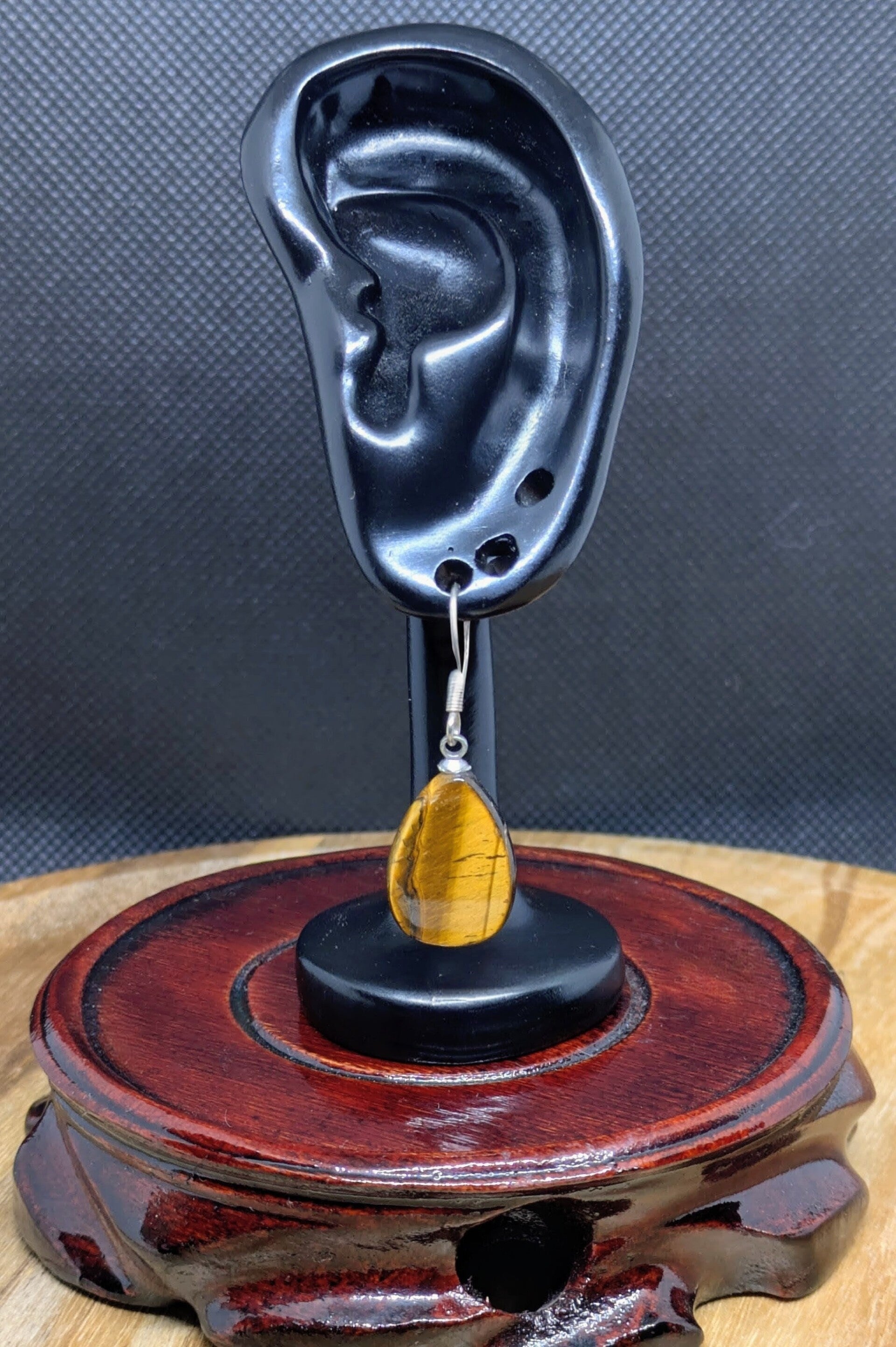 2D Teardrop dangle earrings