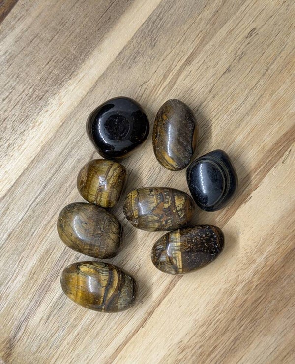 Tiger's eye tumble stone
