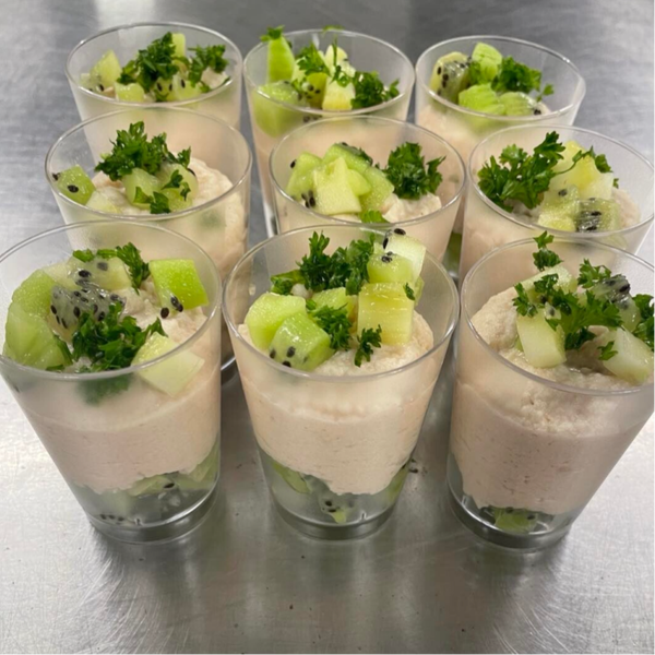Mousse van forel met kiwi