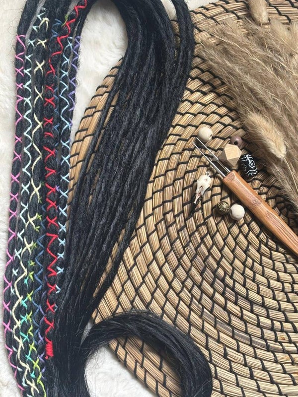 Zwarte met rainbow accent