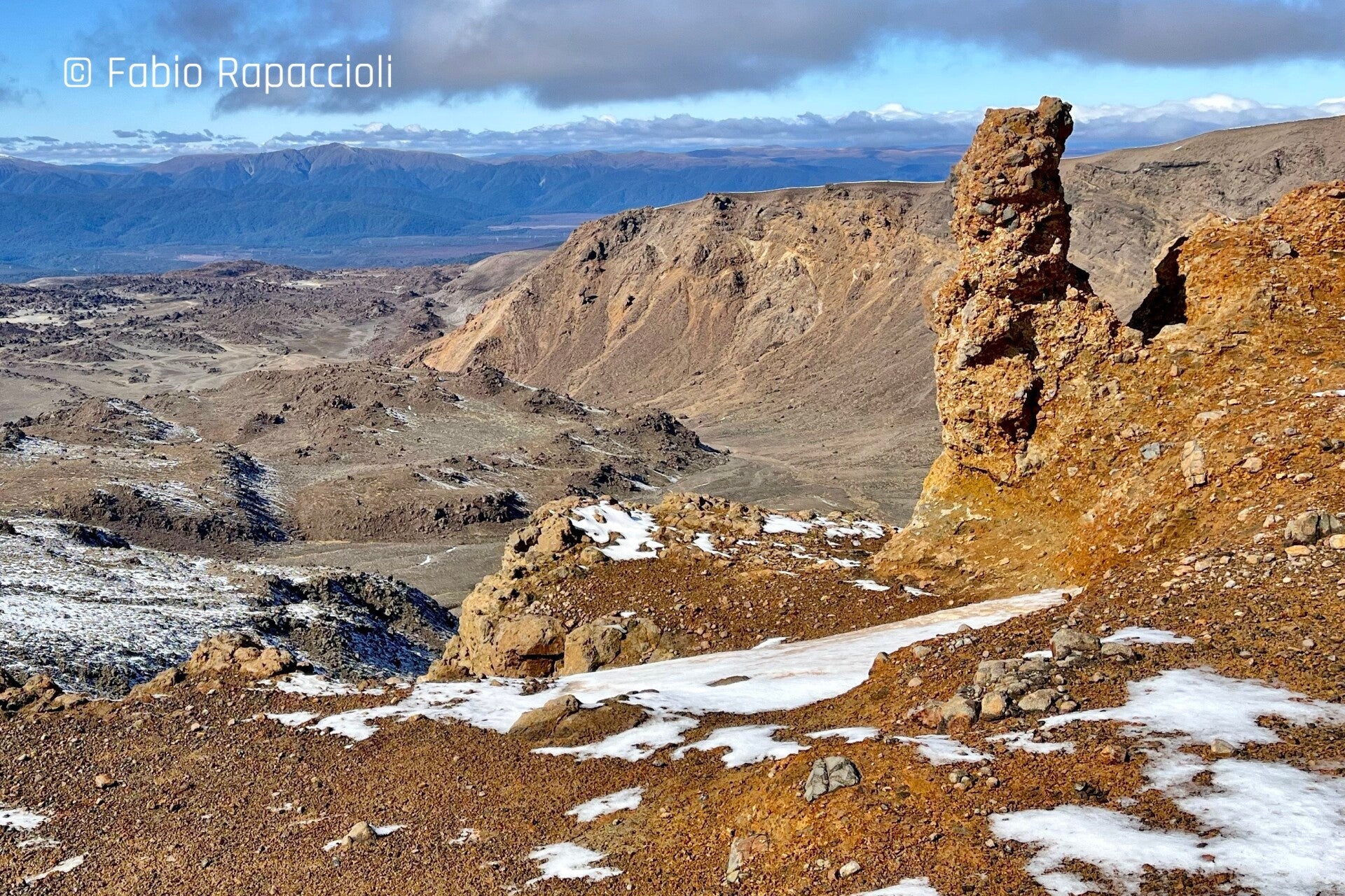 paysage volcanique en Nouvelle Zélande du tongariro alpine corssing ayant servi pour le seigneur des anneaux