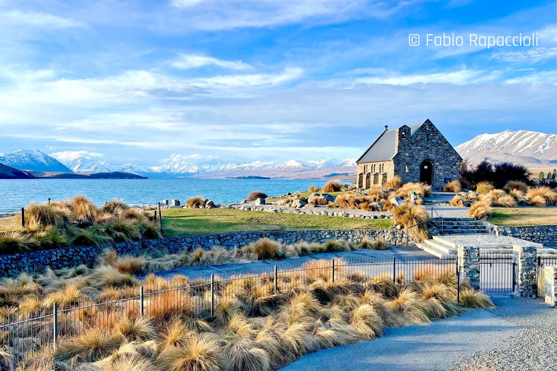 Vue du lac Tekapo en Nouvelle-Zélande, site emblématique pou observer les étoiles