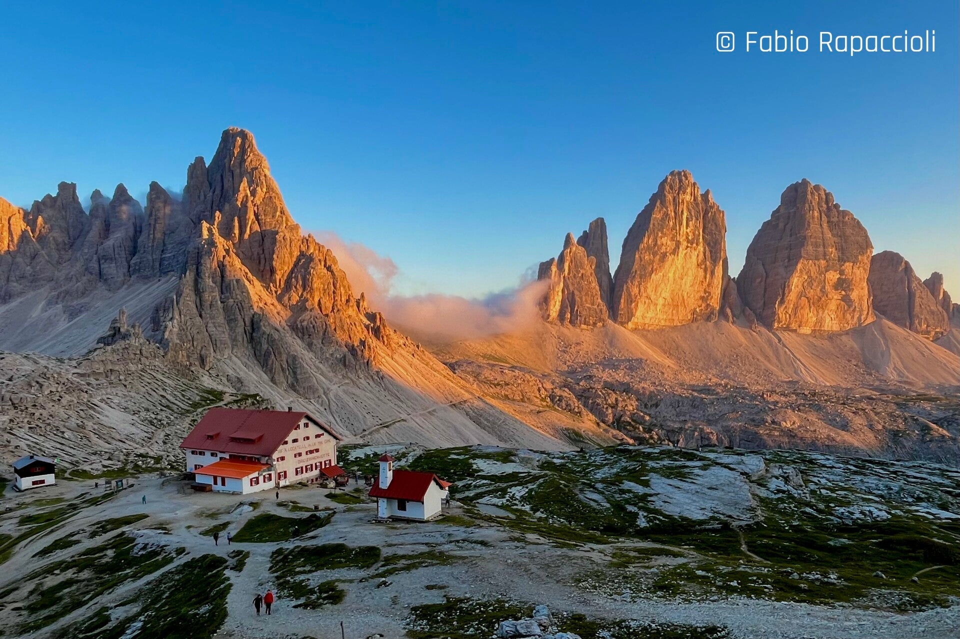 Les dolomites en Italie sous le soleil couchat