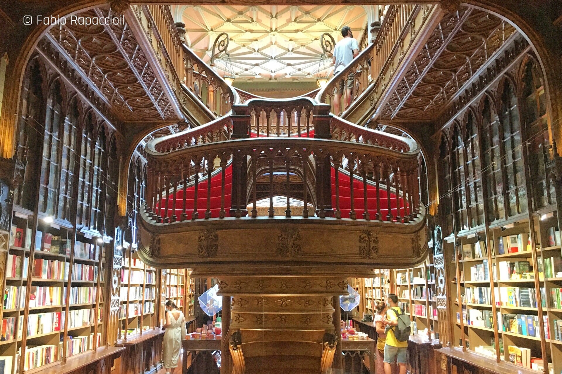 escalier de la bibliothèque Lello à Porto