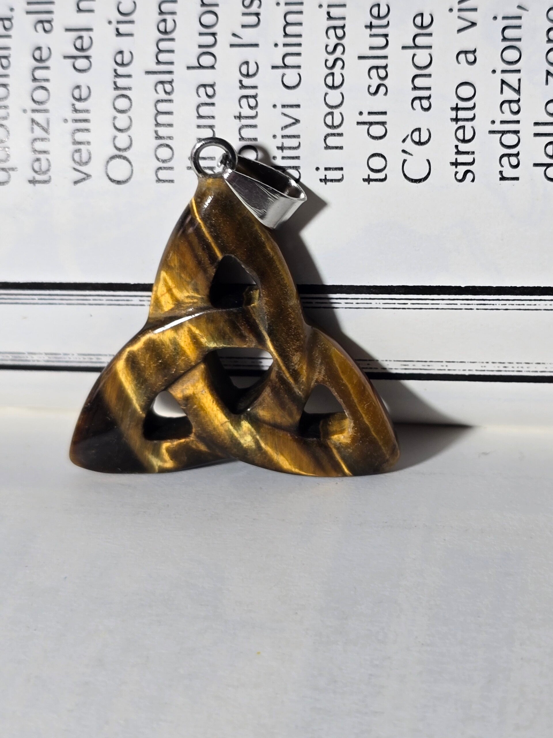 Ciondolo Triscele in Occhio di Tigre Naturale