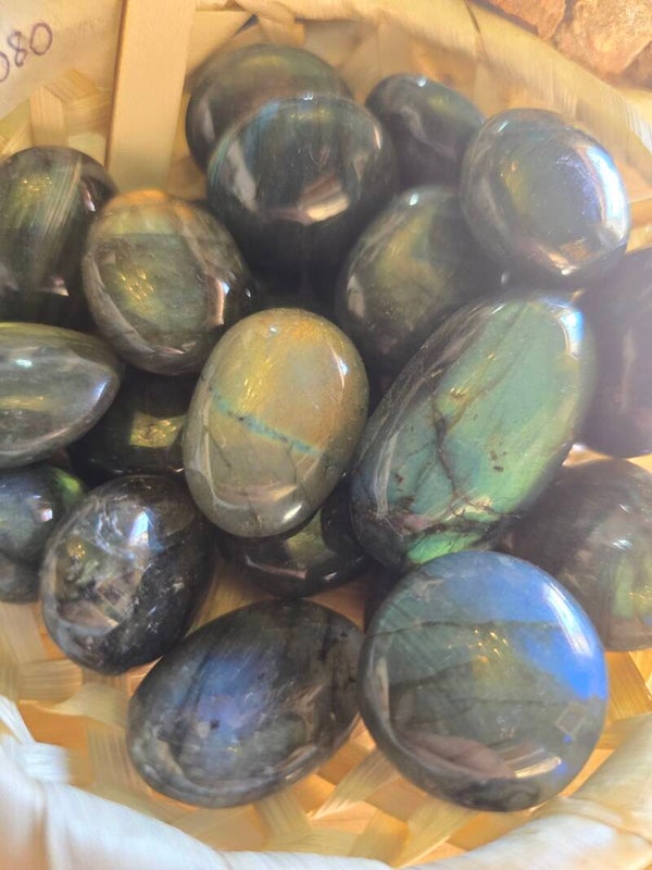 Labradorite burattata