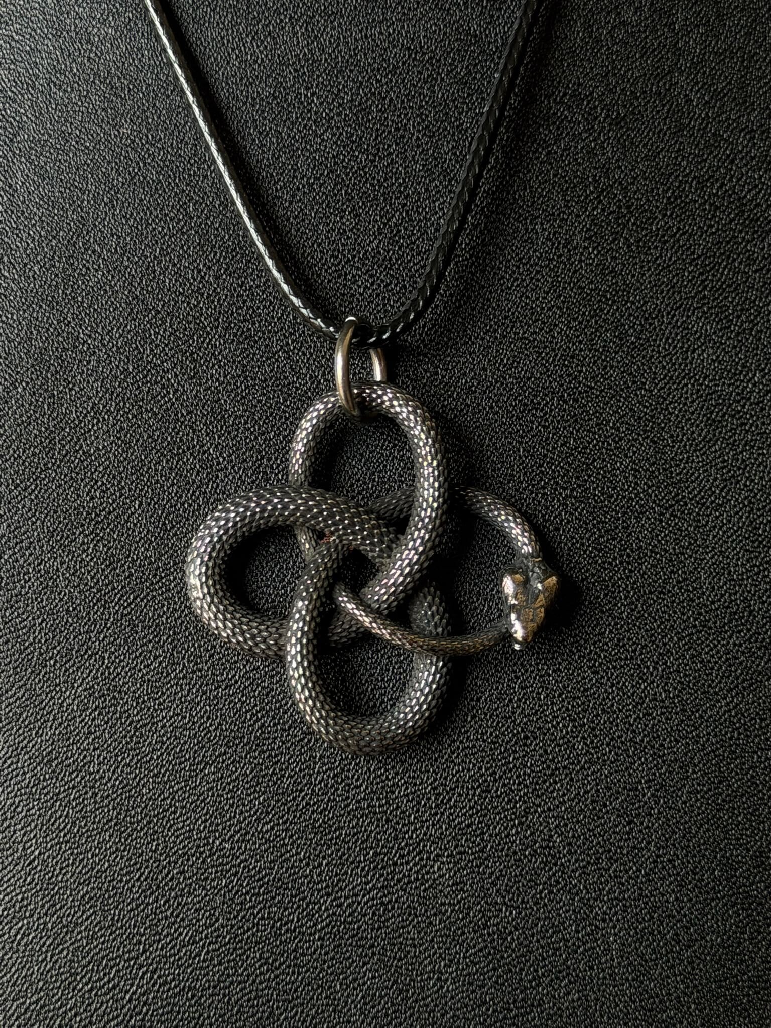 Serpente intrecciato