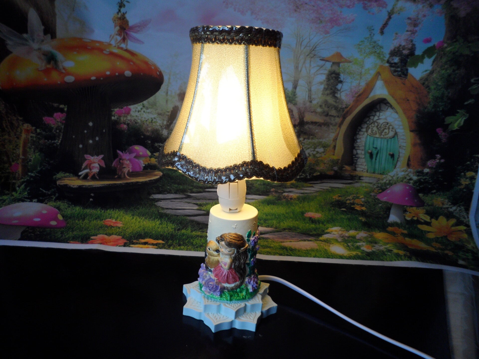 Lampadaire Petite fille avec oiseaux