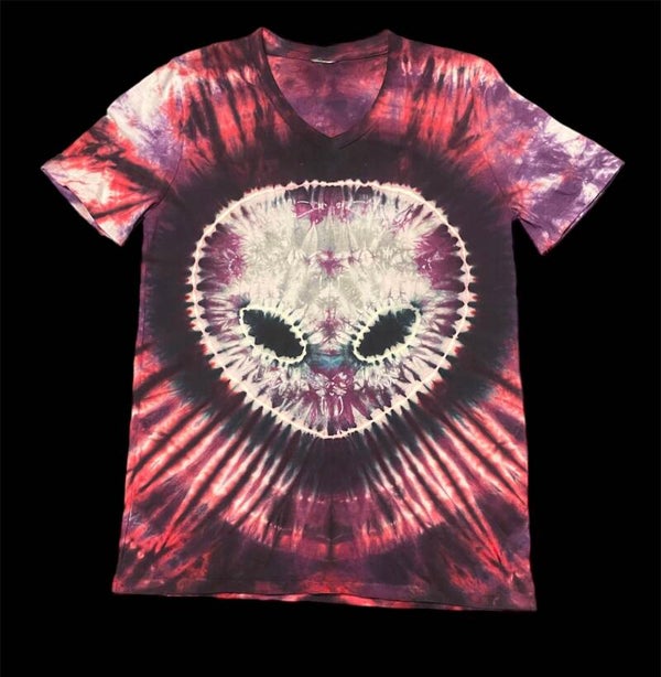 Alien Adult size Medium V neck