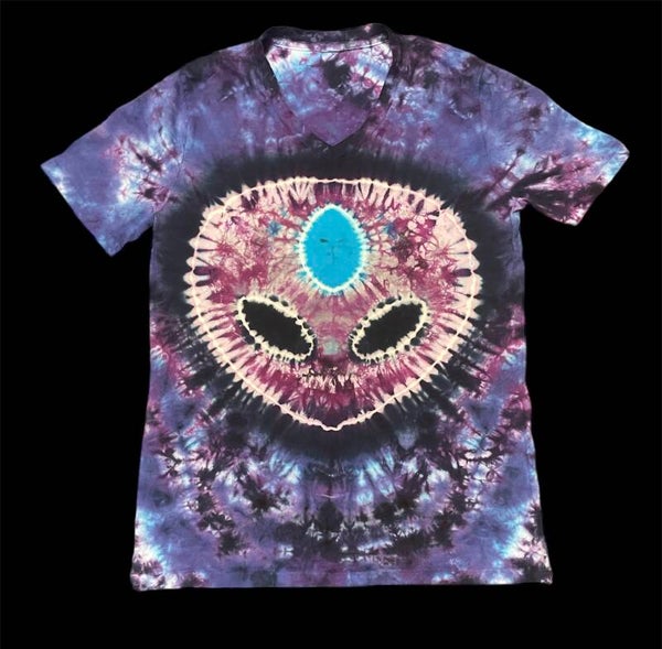 Alien Adult size Medium V neck