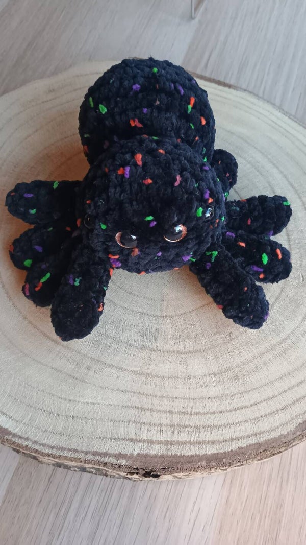 spin zwart met spikkels