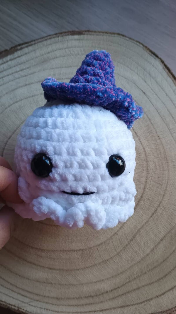 spook met heksenhoed blauw