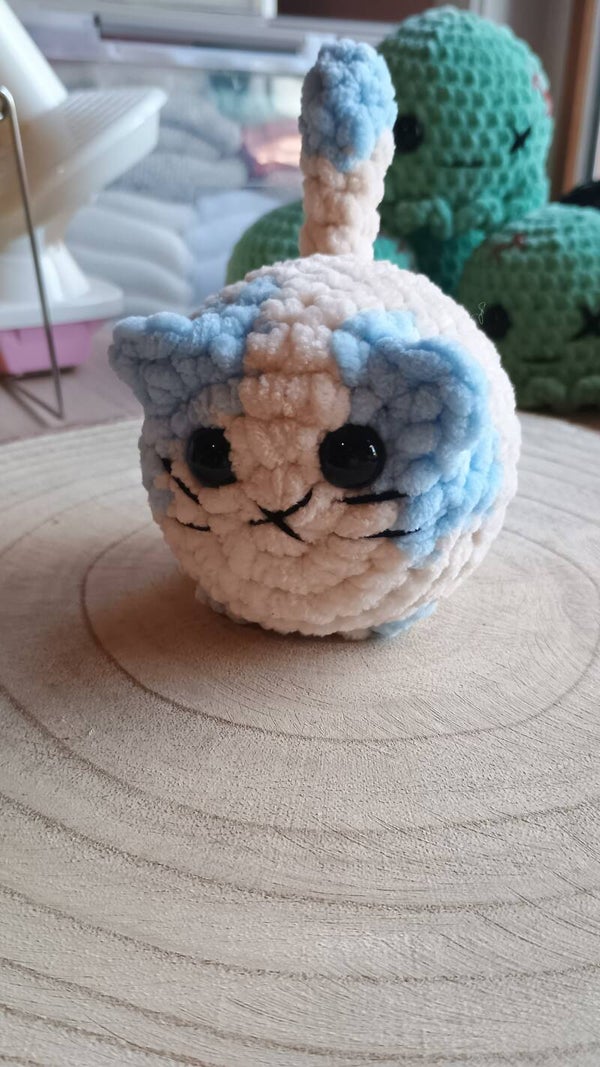 kleine poes baby blauw/wit