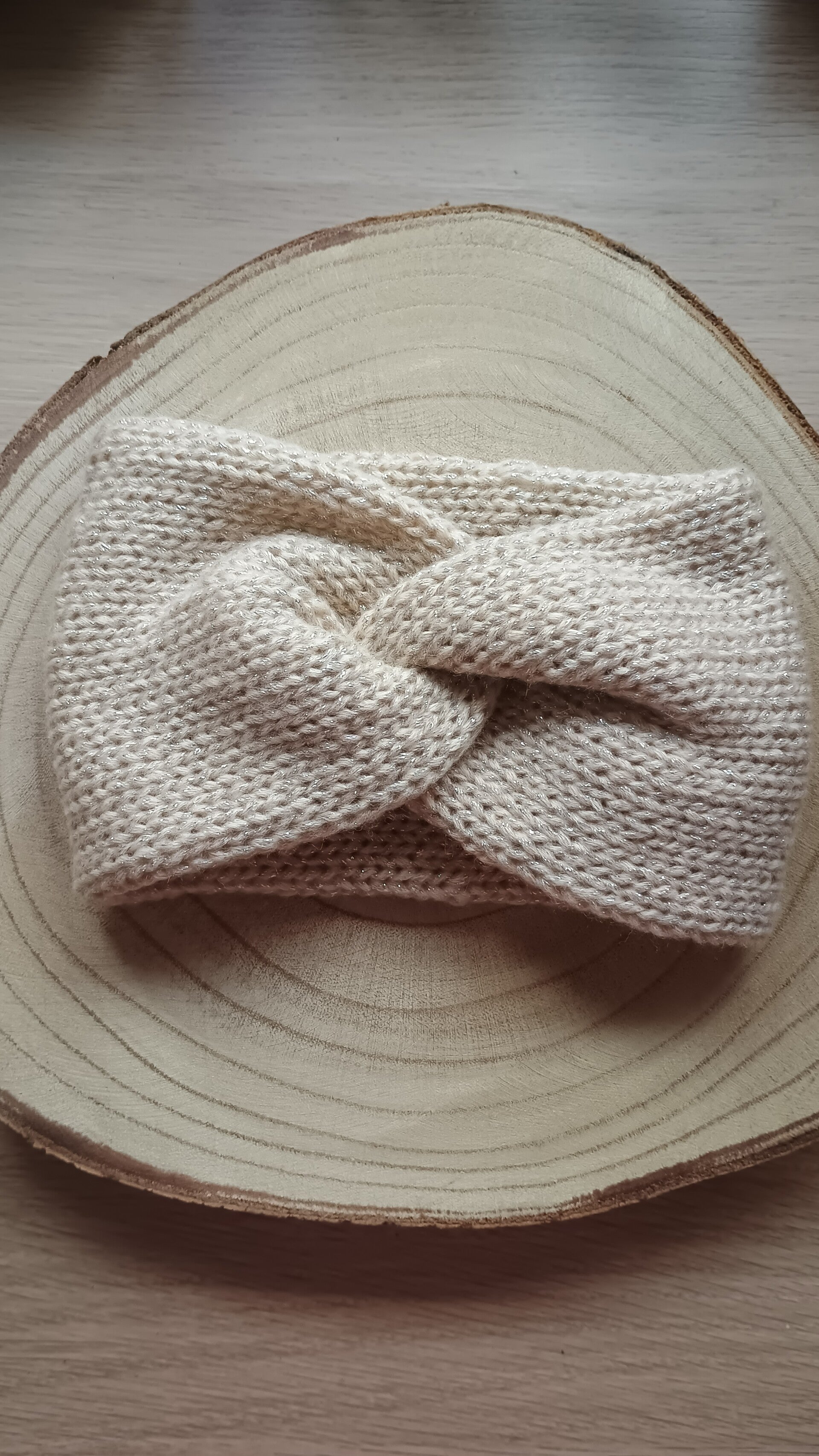 oorverwarmer beige met zilverglitter