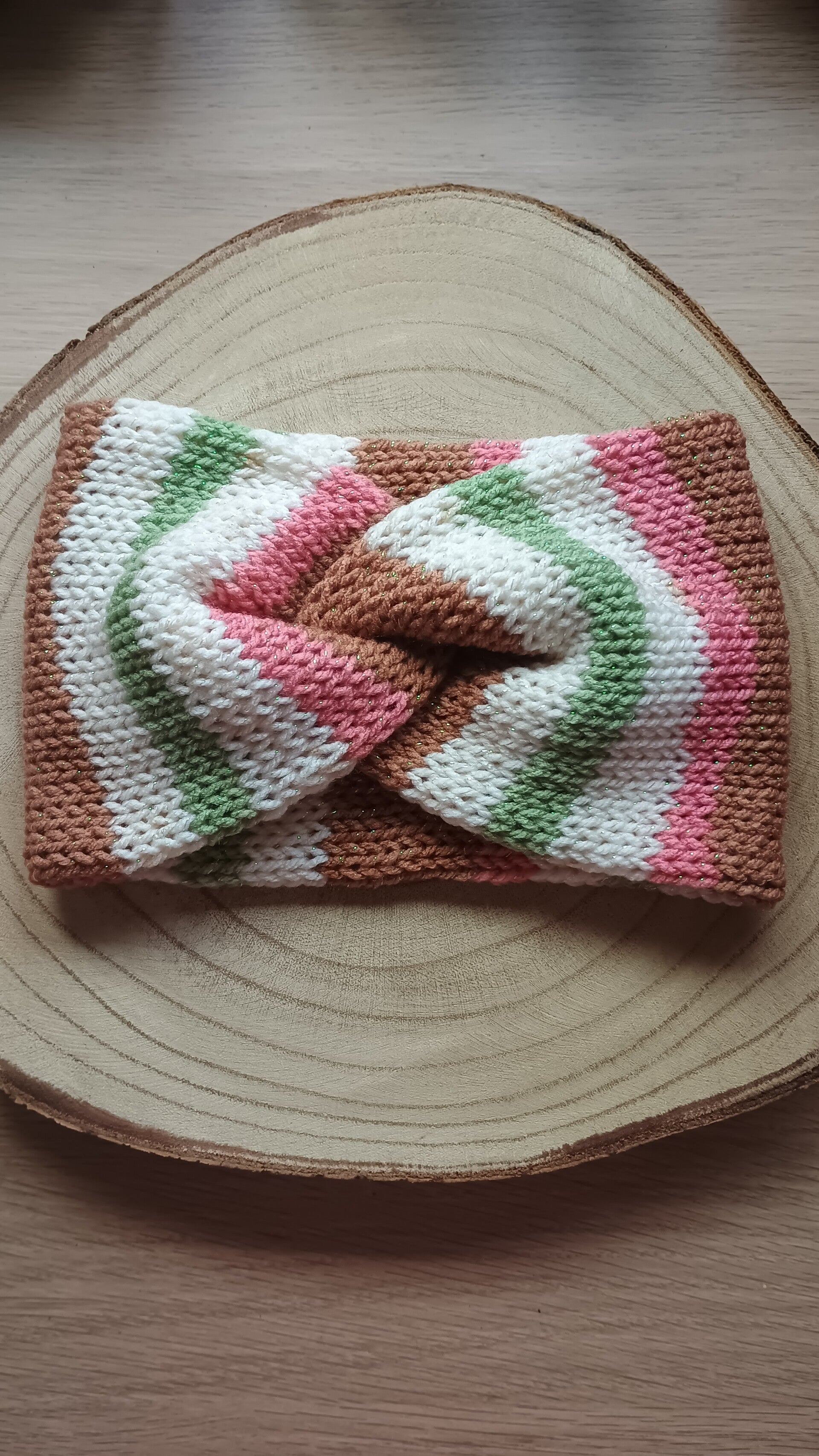 oorverwarmer bruin/roze/wit/groen gestreept met groene glitter