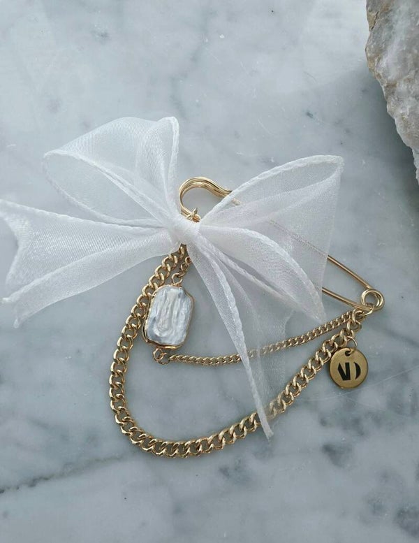 Broche Bentley with Freshwater Pearls | Limited Edition.