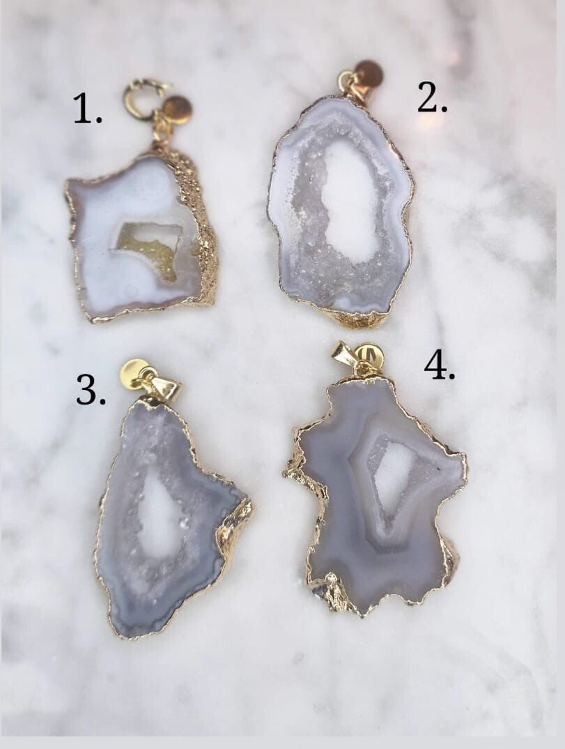 Pure Élégance Collier Pendant white