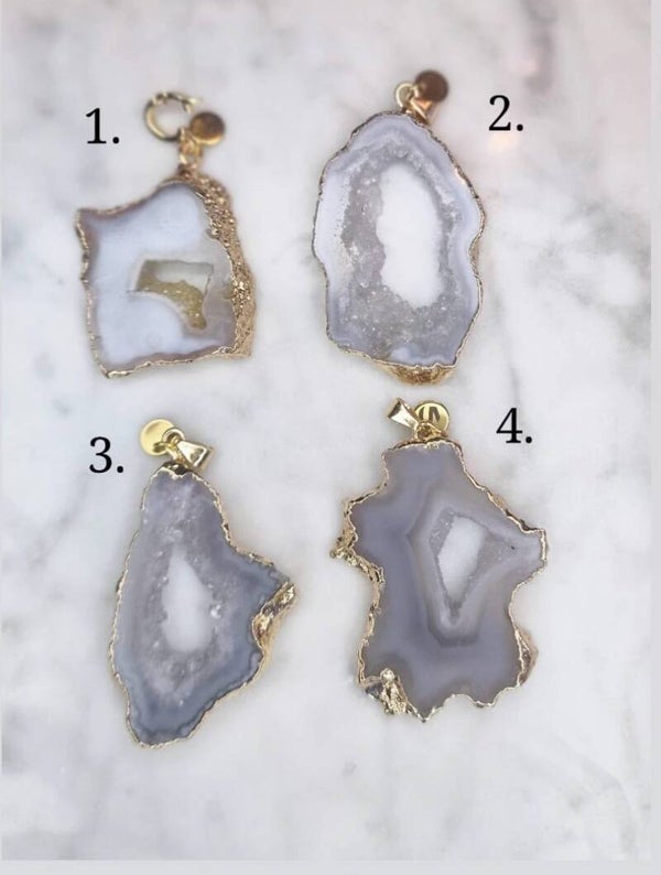 Pure Élégance Collier Pendant white