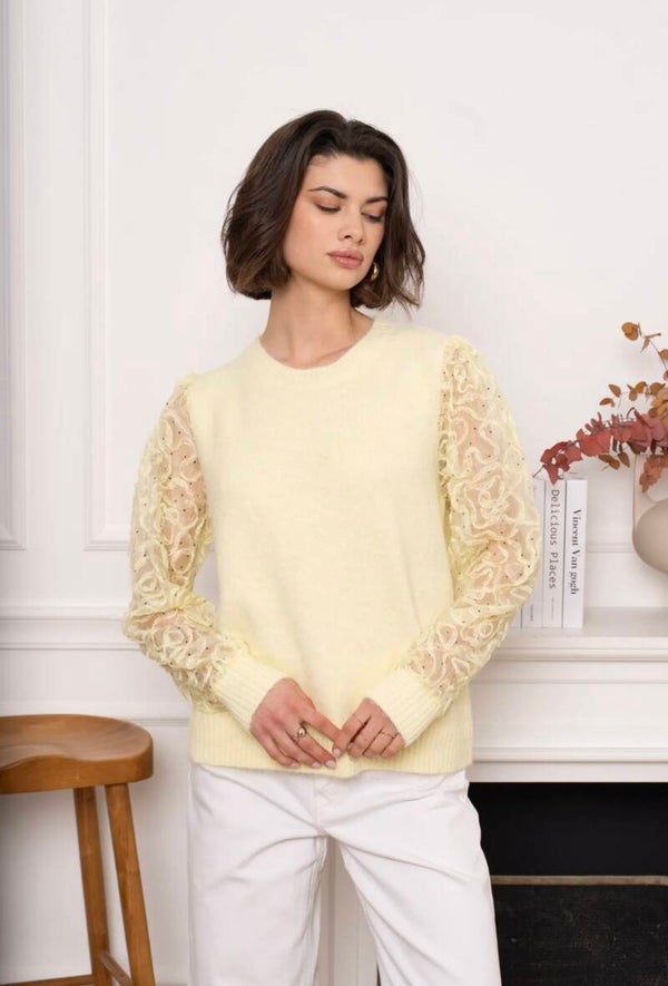 Pull met kanten mouw